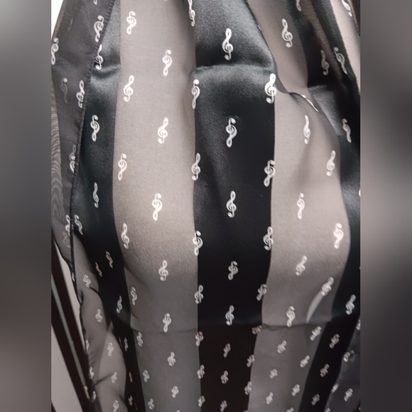 Music Note Scarf - Picture 3 of 5